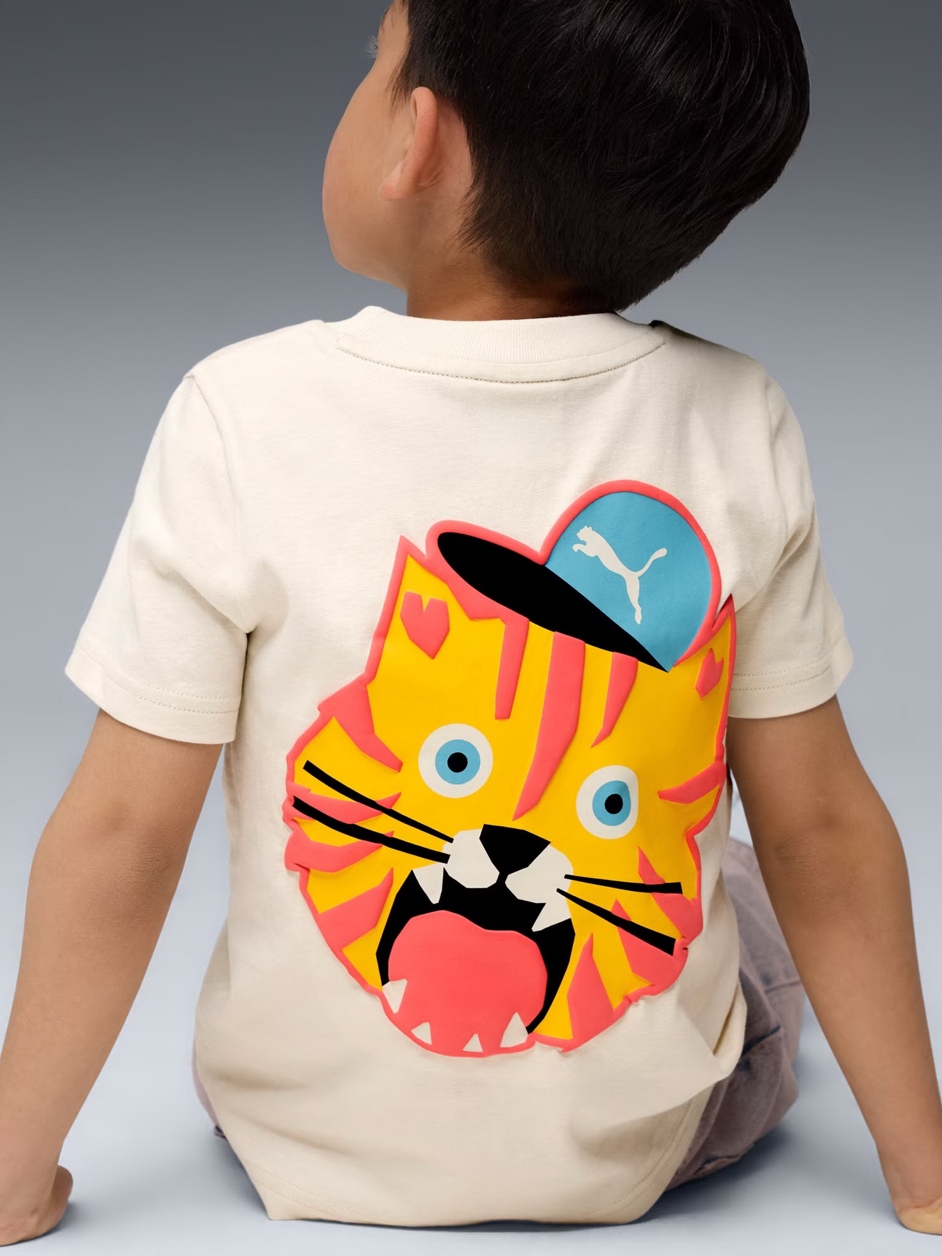 Футболка PUMA Moody Cat Graphic Tee Kids модель 63220587 Фото
