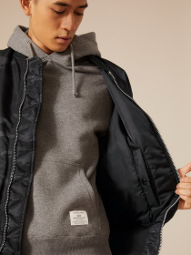 Бомбер Alpha Industries MA-1 модель MJM21000C1_942 Фото