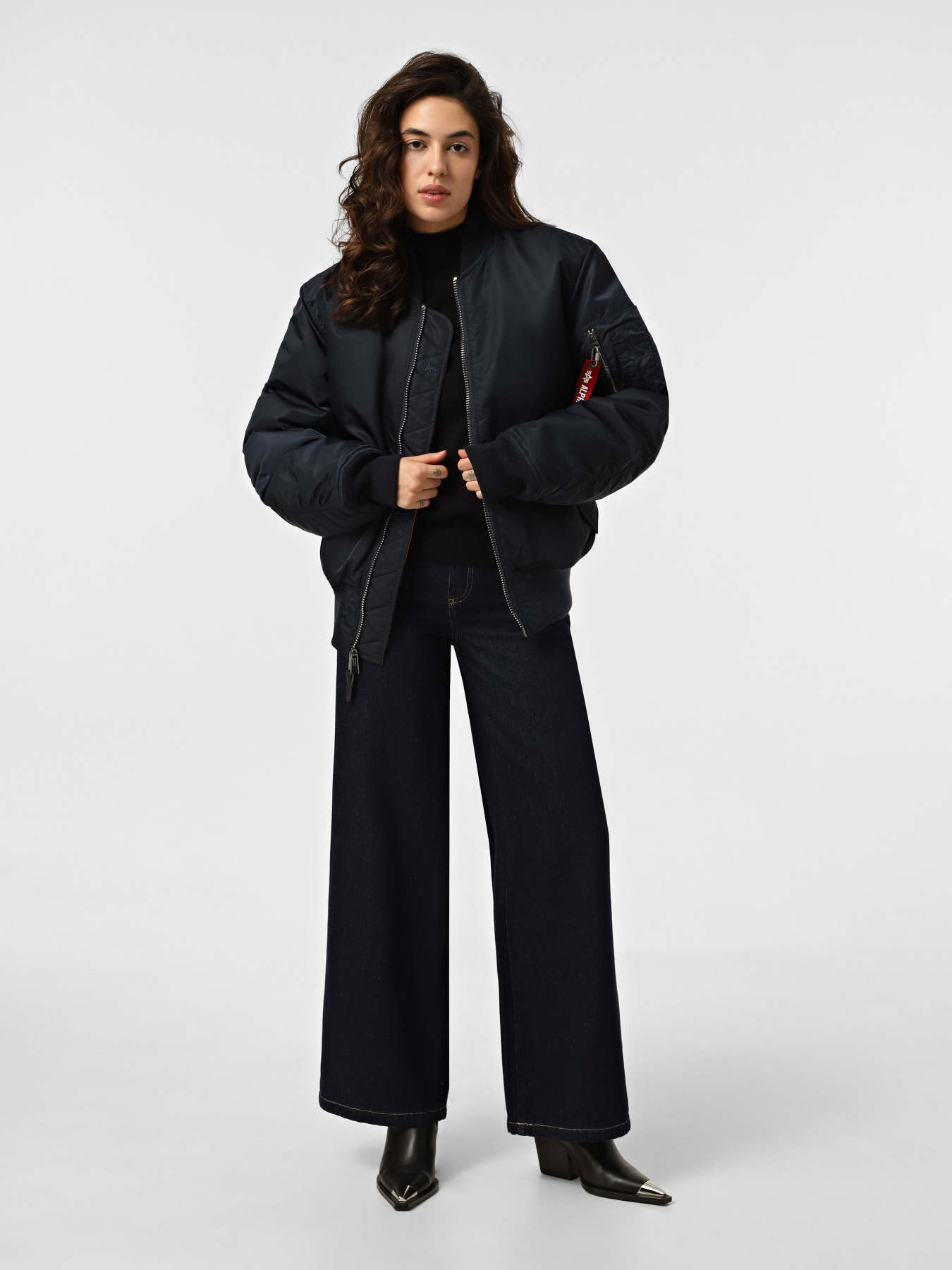 Бомбер Alpha Industries MA-1 модель MJM21000C1_410 Фото