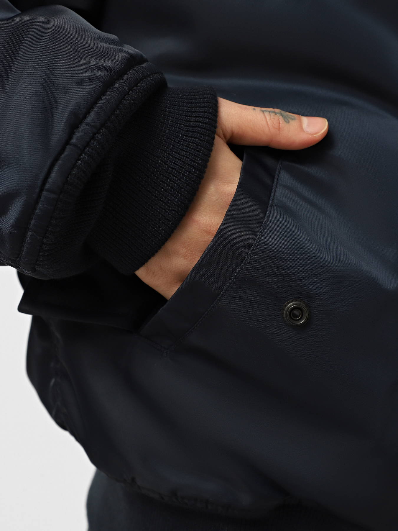 Бомбер Alpha Industries MA-1 модель MJM21000C1_410 Фото