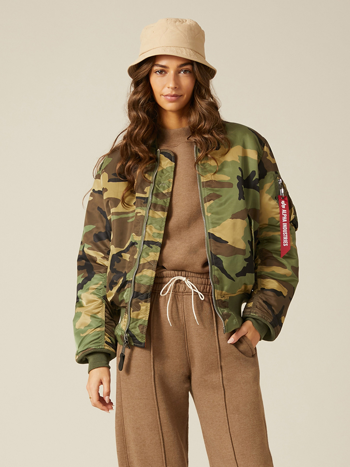 Бомбер Alpha Industries Ma-1 модель MJM21000C1_961 Фото