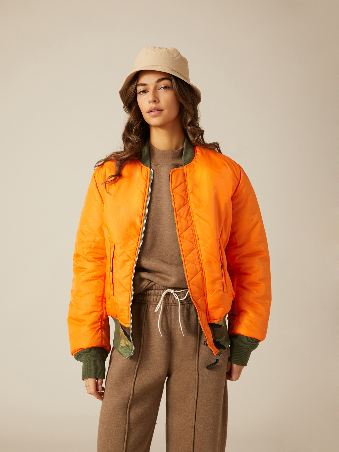 Бомбер Alpha Industries Ma-1 модель MJM21000C1_961 Фото