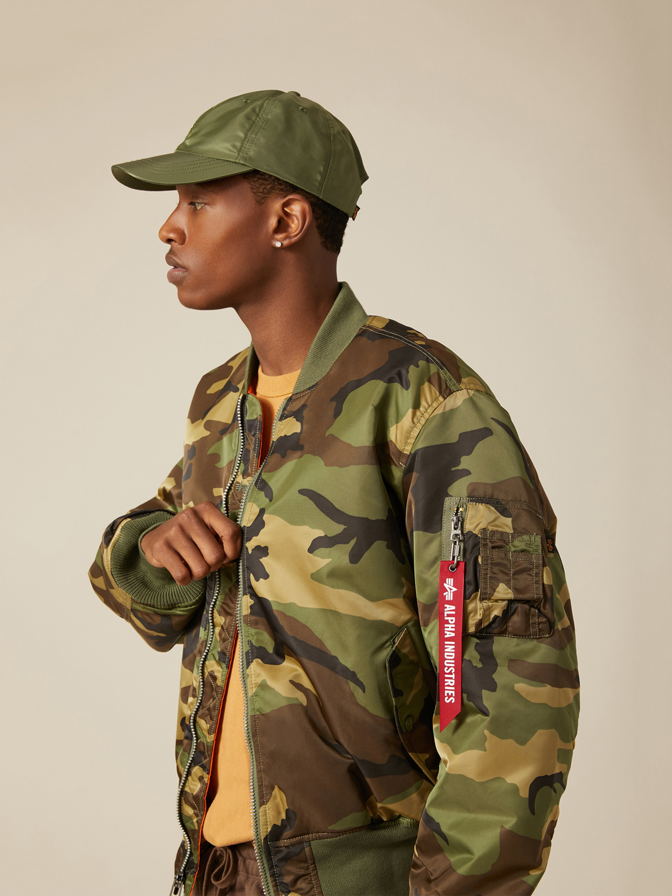 Бомбер Alpha Industries Ma-1 модель MJM21000C1_961 Фото