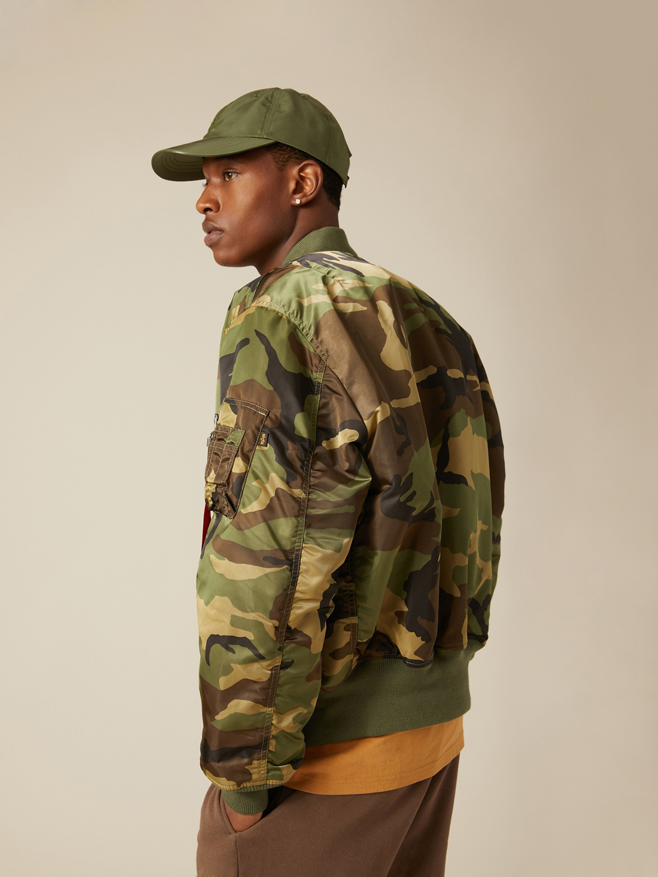 Бомбер Alpha Industries Ma-1 модель MJM21000C1_961 Фото