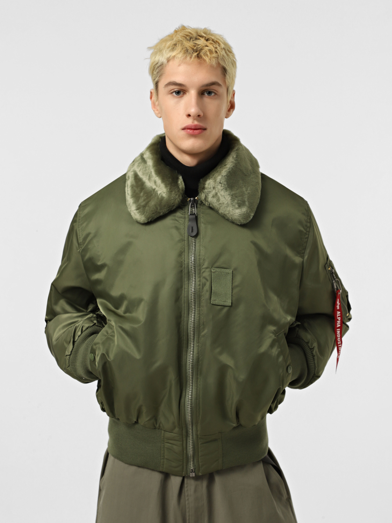 Бомбер Alpha Industries B-15 модель MJB23010C1_310 Фото