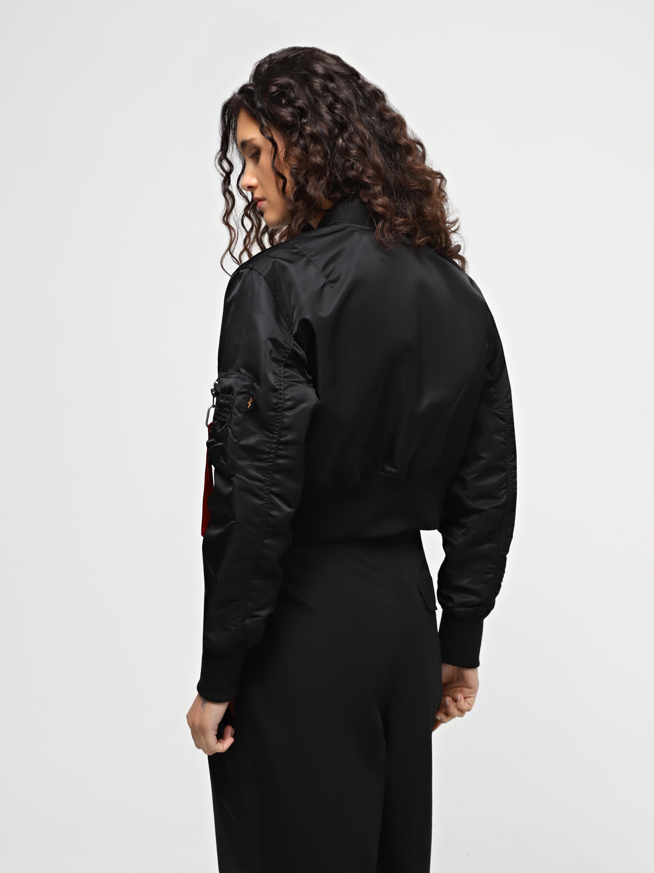 Бомбер Alpha Industries L-2b Cropped Gen II Bomber Jacket W модель WJL53000C1_001 Бомбер Alpha Industries L-2b Cropped Gen II Bomber Jacket W модель WJL53000C1_001 Фото