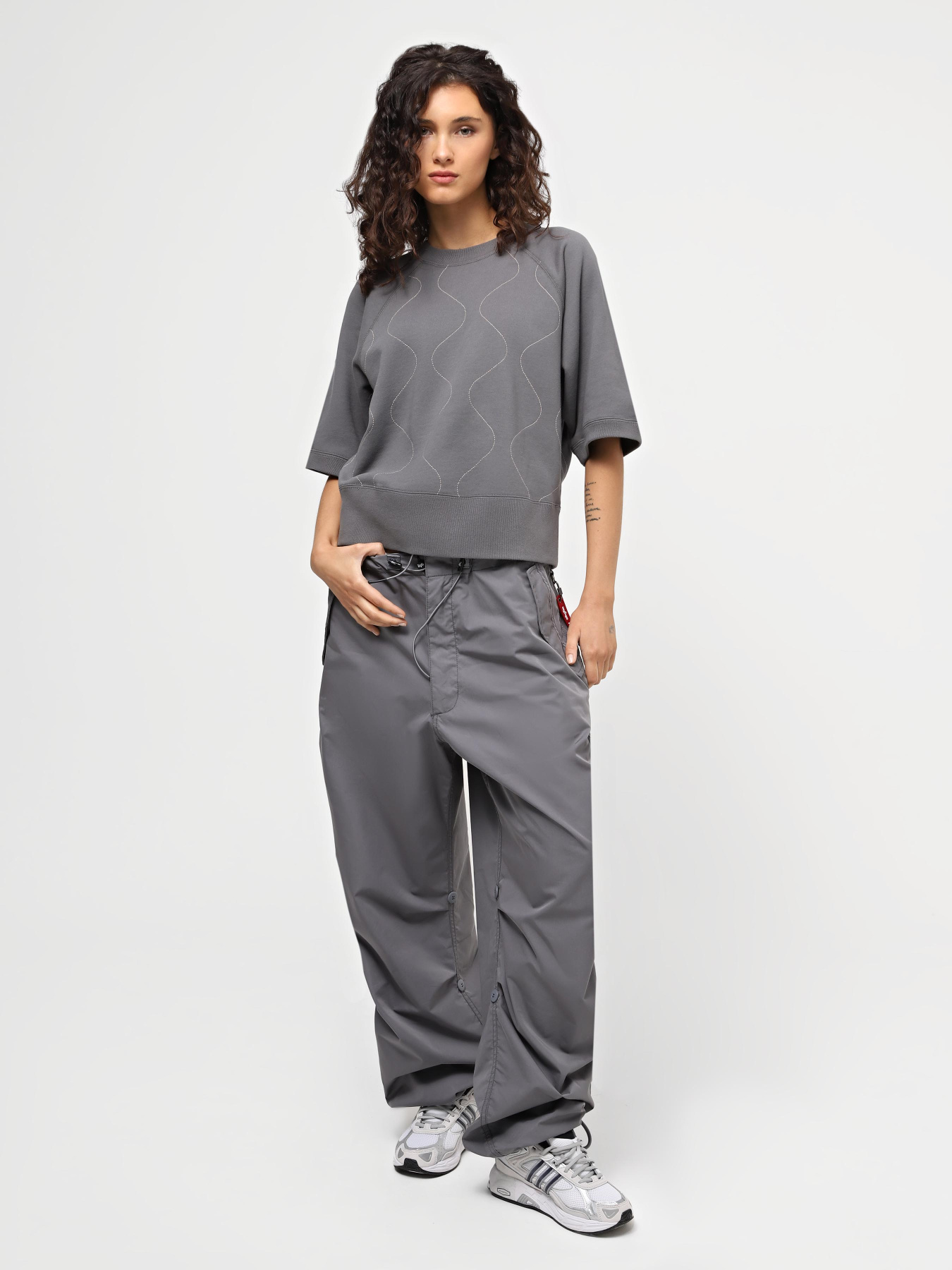 Світшот Alpha Industries Short Sleeve Quilted Sweatshirt W модель WSS54000C1_056 Світшот Alpha Industries Short Sleeve Quilted Sweatshirt W модель WSS54000C1_056 Фото