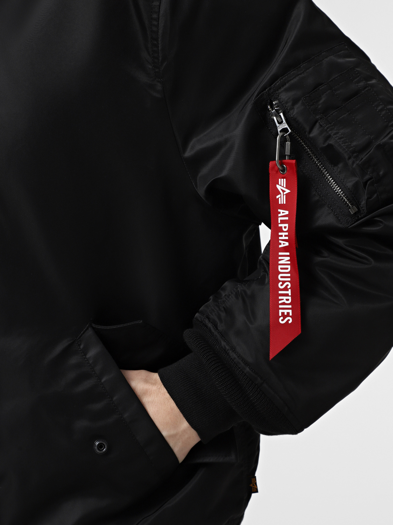 Бомбер Alpha Industries Pull-over Ma-1 модель UJP54500C1_001 Фото