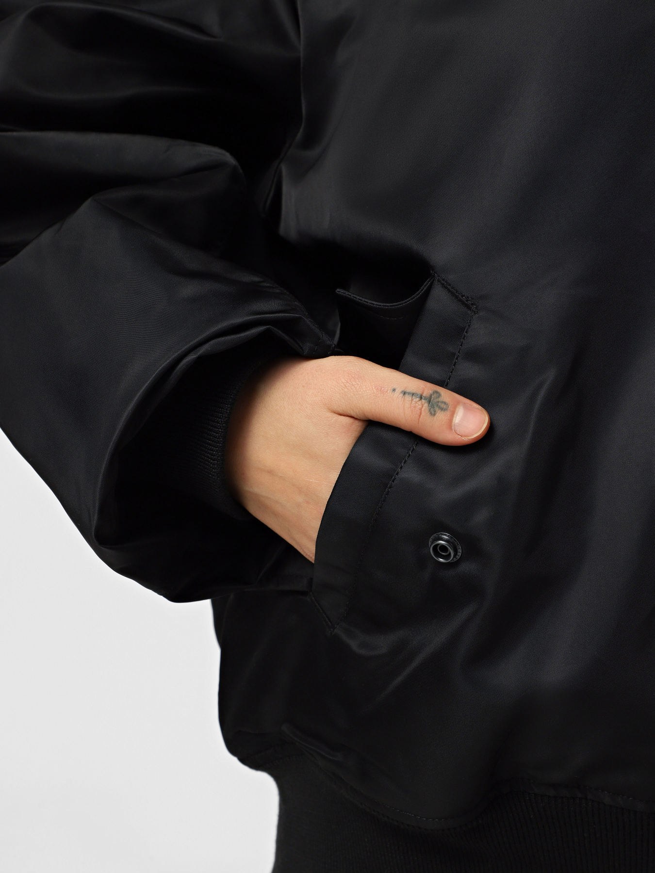 Бомбер Alpha Industries Pull-over Ma-1 модель UJP54500C1_001 Фото