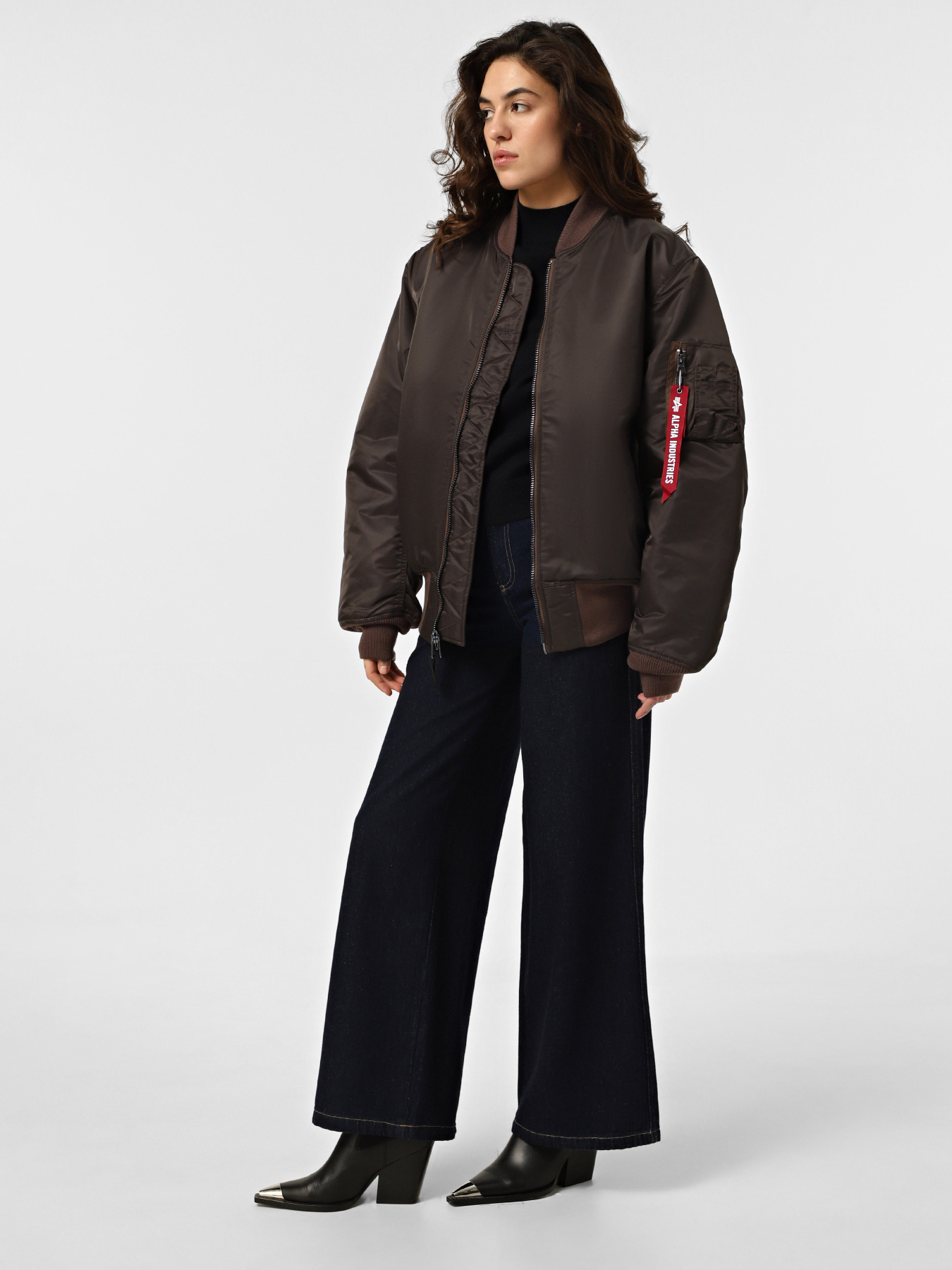 Бомбер Alpha Industries Ma-1 Модель MJM21000C1_218 Фото