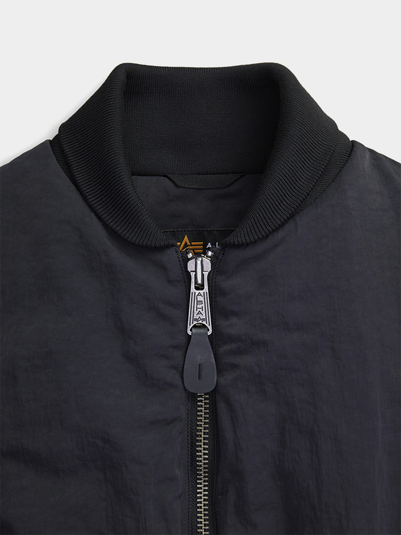 Бомбер Alpha Industries Short Cinched Waist модель WJS54502C1_001 Фото