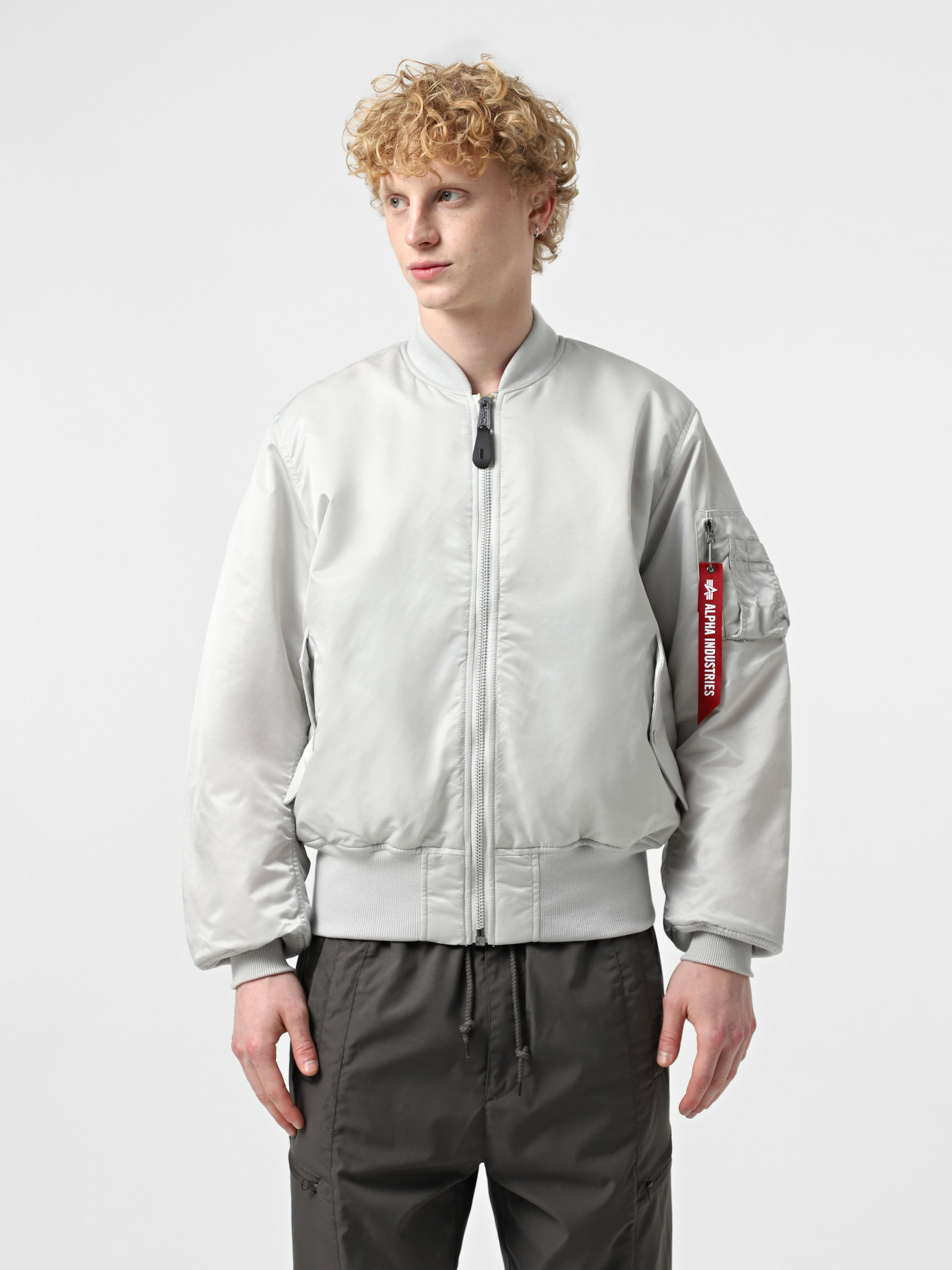 Бомбер Alpha Industries Ma-1 Flight модель MJM21000C1_067 Фото