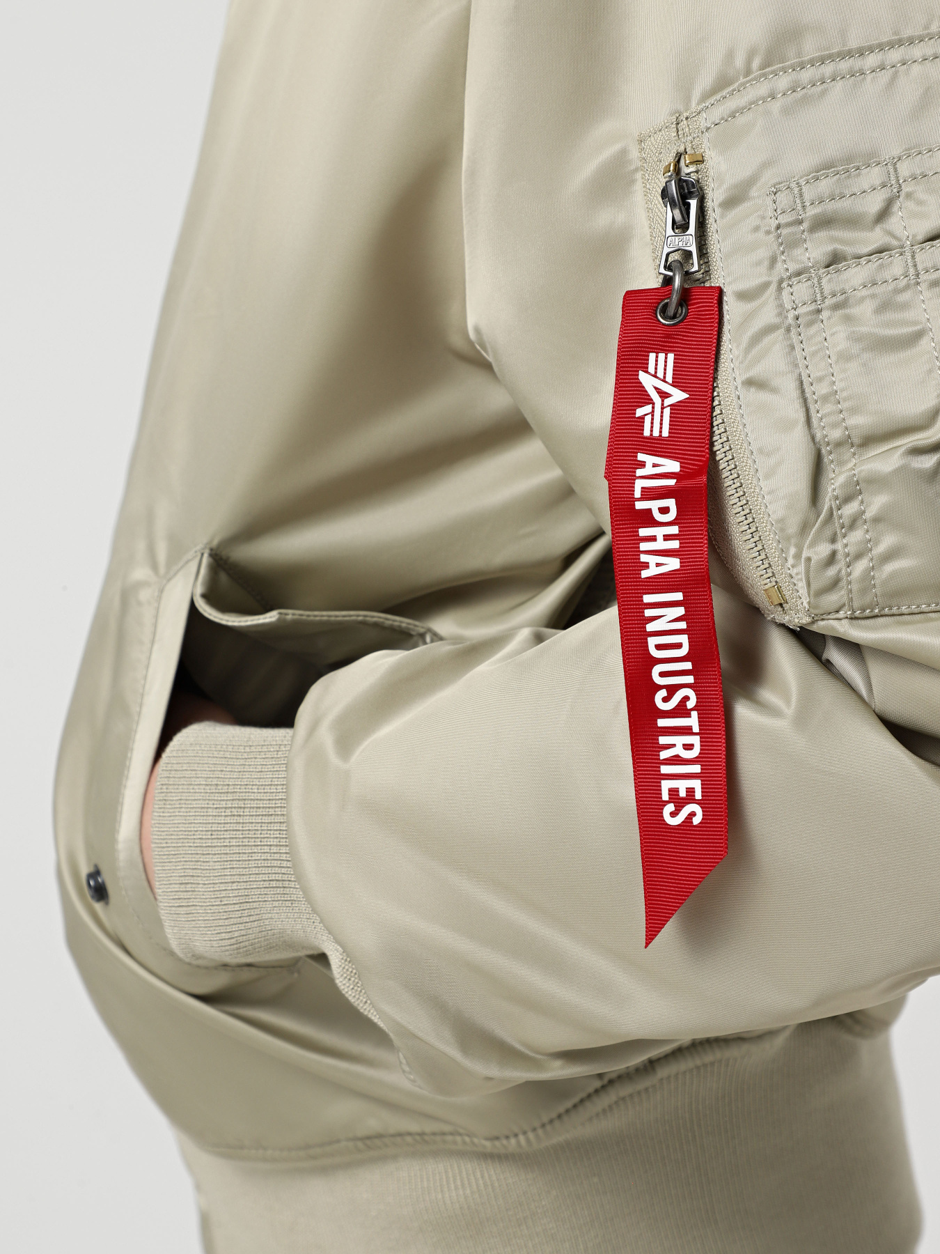 Бомбер Alpha Industries модель MJM21000C1_369 Фото