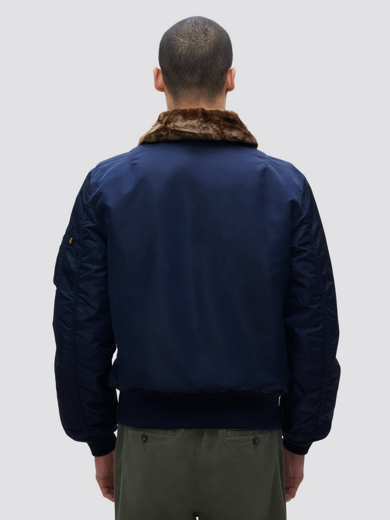 Бомбер Alpha Industries B-15 Slim Fit модель MJB45500C1_406 Фото