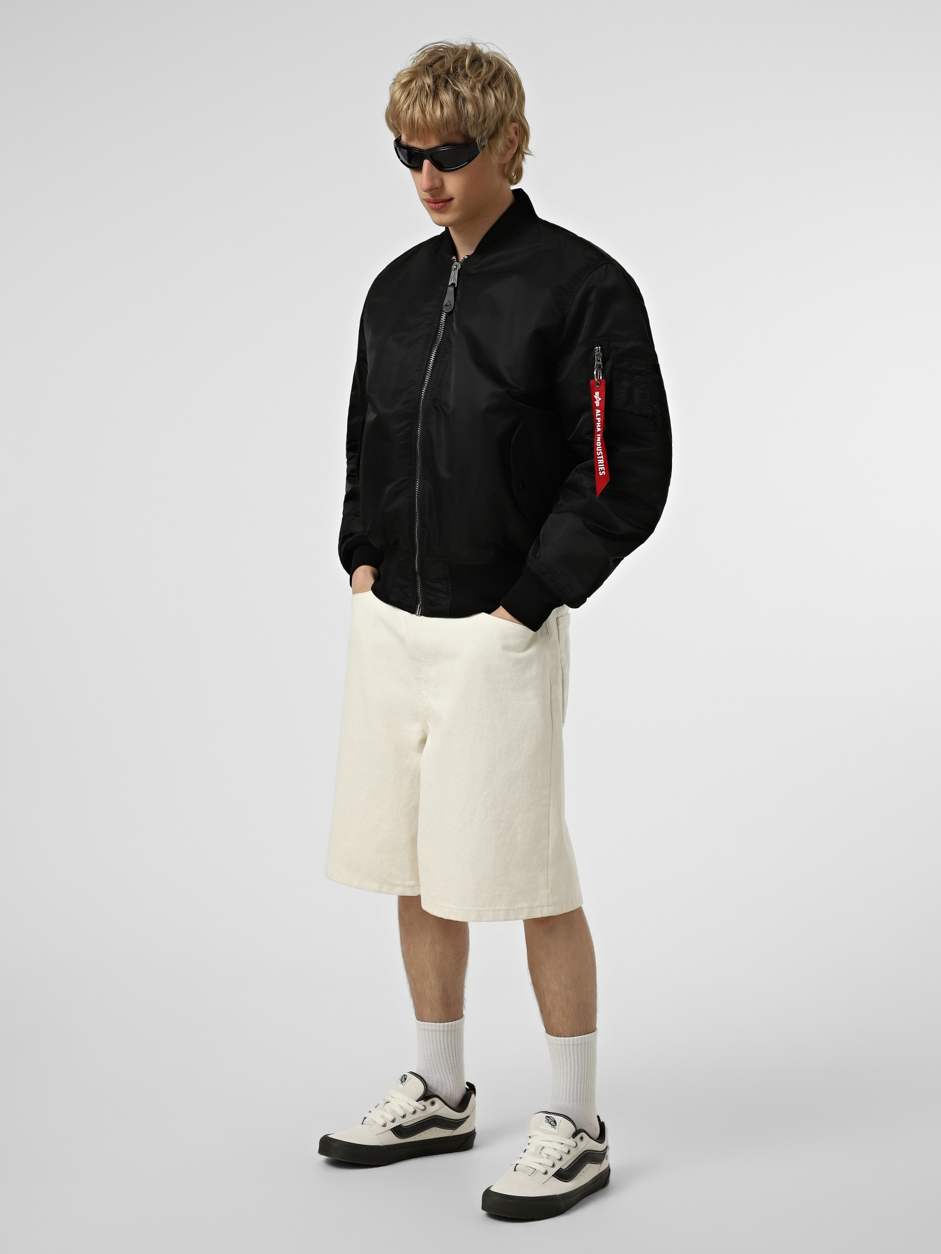 Куртки та дублянки Alpha Industries MA-1 W/GUN METAL LINING модель CJK52500C1_001 Фото