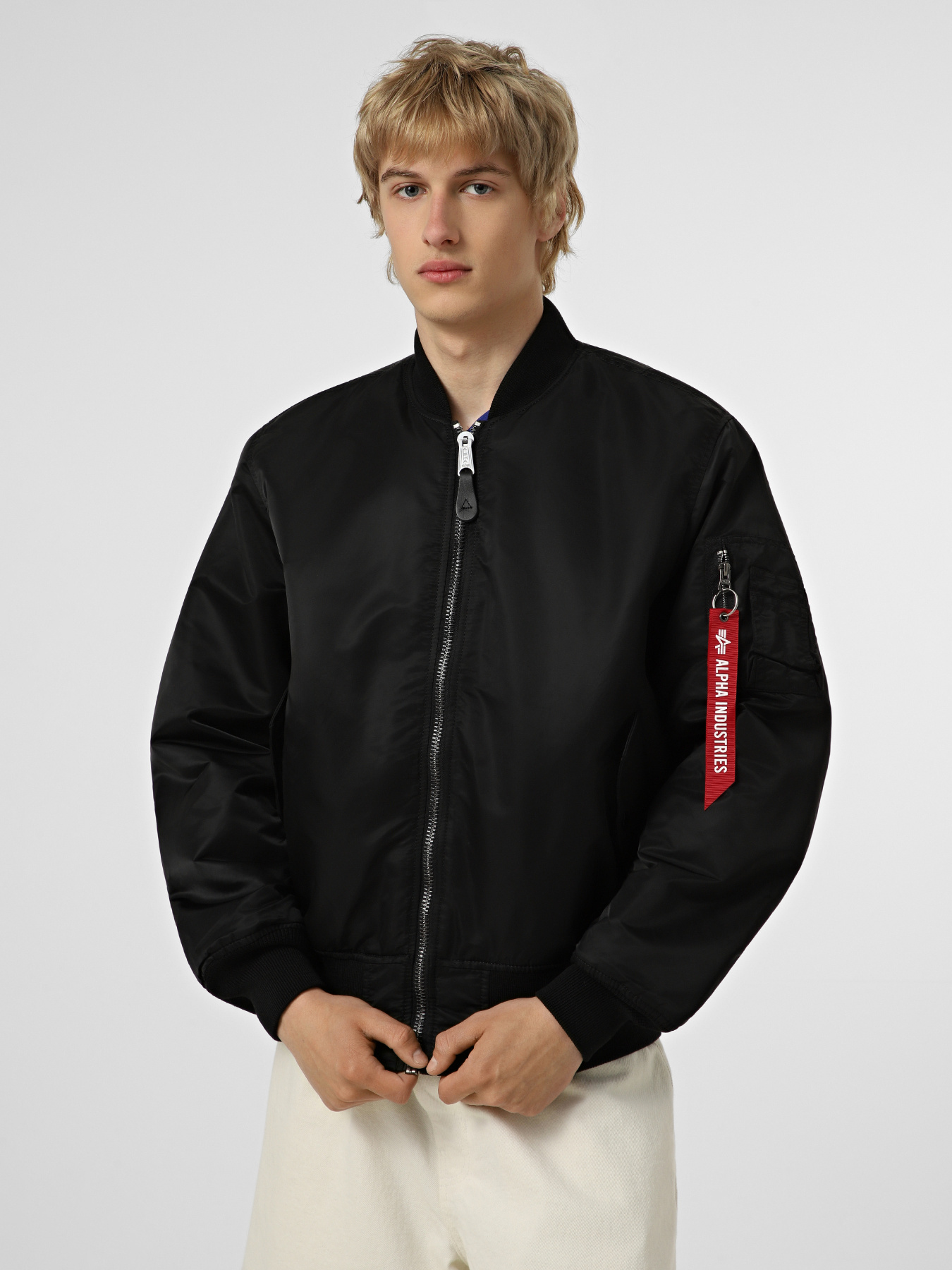 Куртки та дублянки Alpha Industries MA-1 W/GUN METAL LINING модель CJK52500C1_001 Фото
