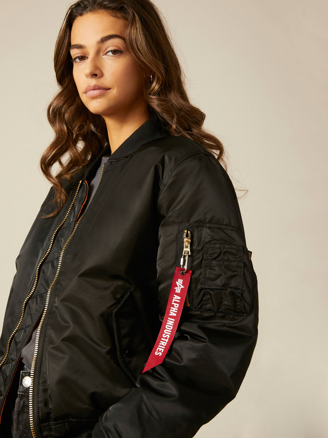 Бомбер Alpha Industries Ma-1 модель MJM21000C1_001 Фото
