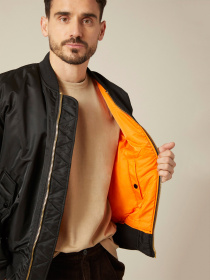 Бомбер Alpha Industries Ma-1 модель MJM21000C1_001 Бомбер Alpha Industries Ma-1 модель MJM21000C1_001 Фото