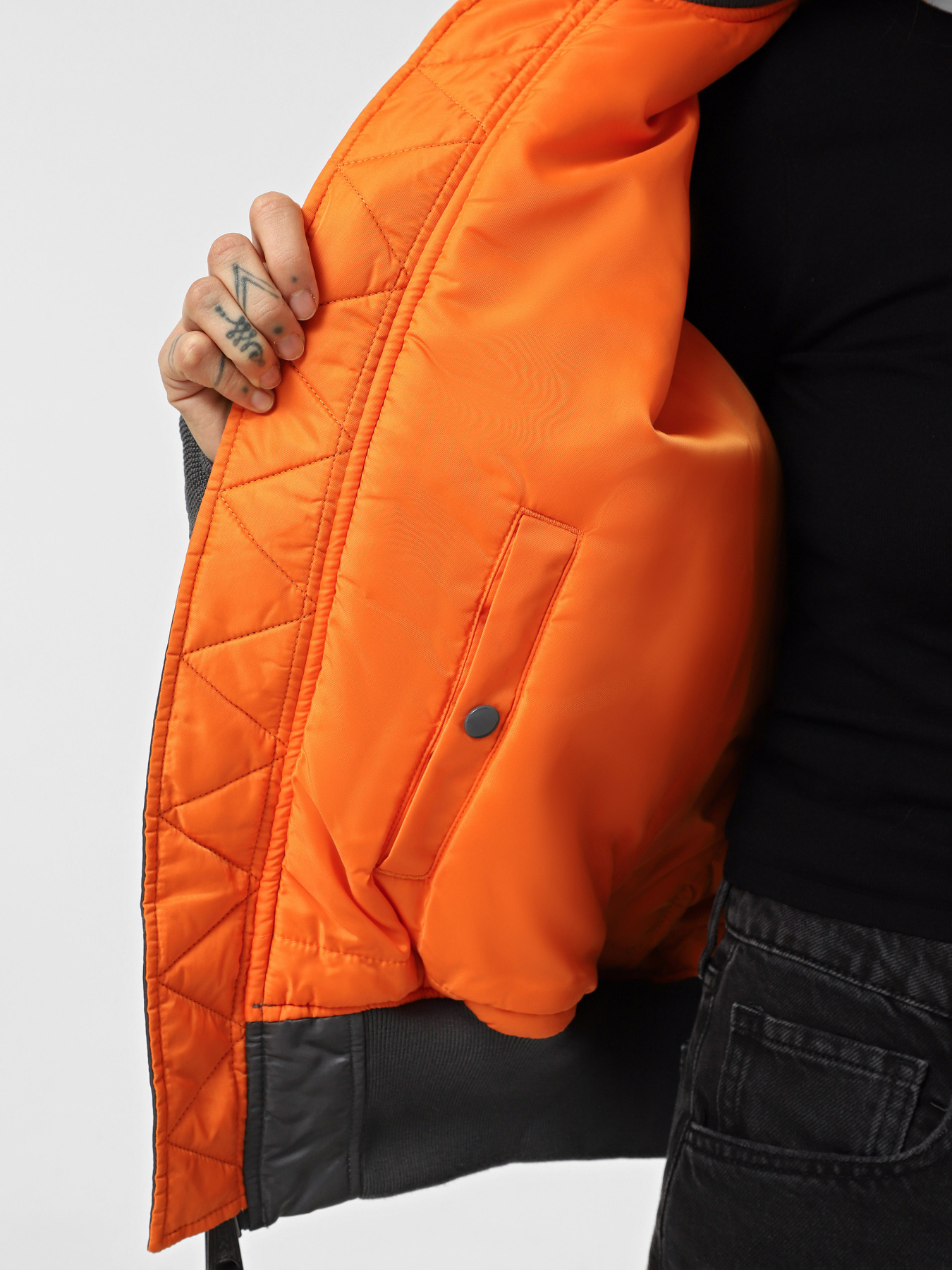 Бомбер Alpha Industries Ma-1 модель MJM21000C1_022 Фото