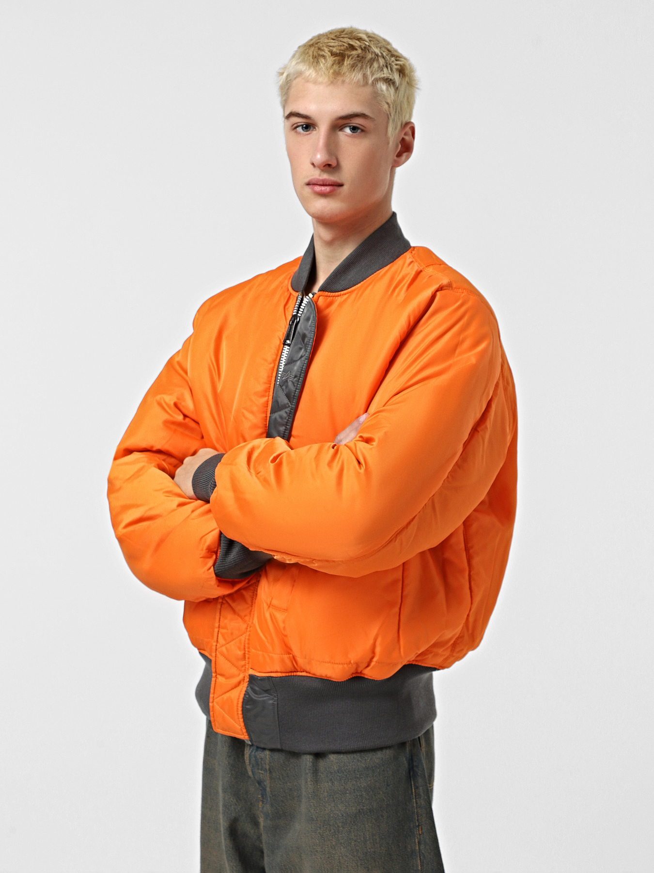 Бомбер Alpha Industries Ma-1 модель MJM21000C1_022 Фото