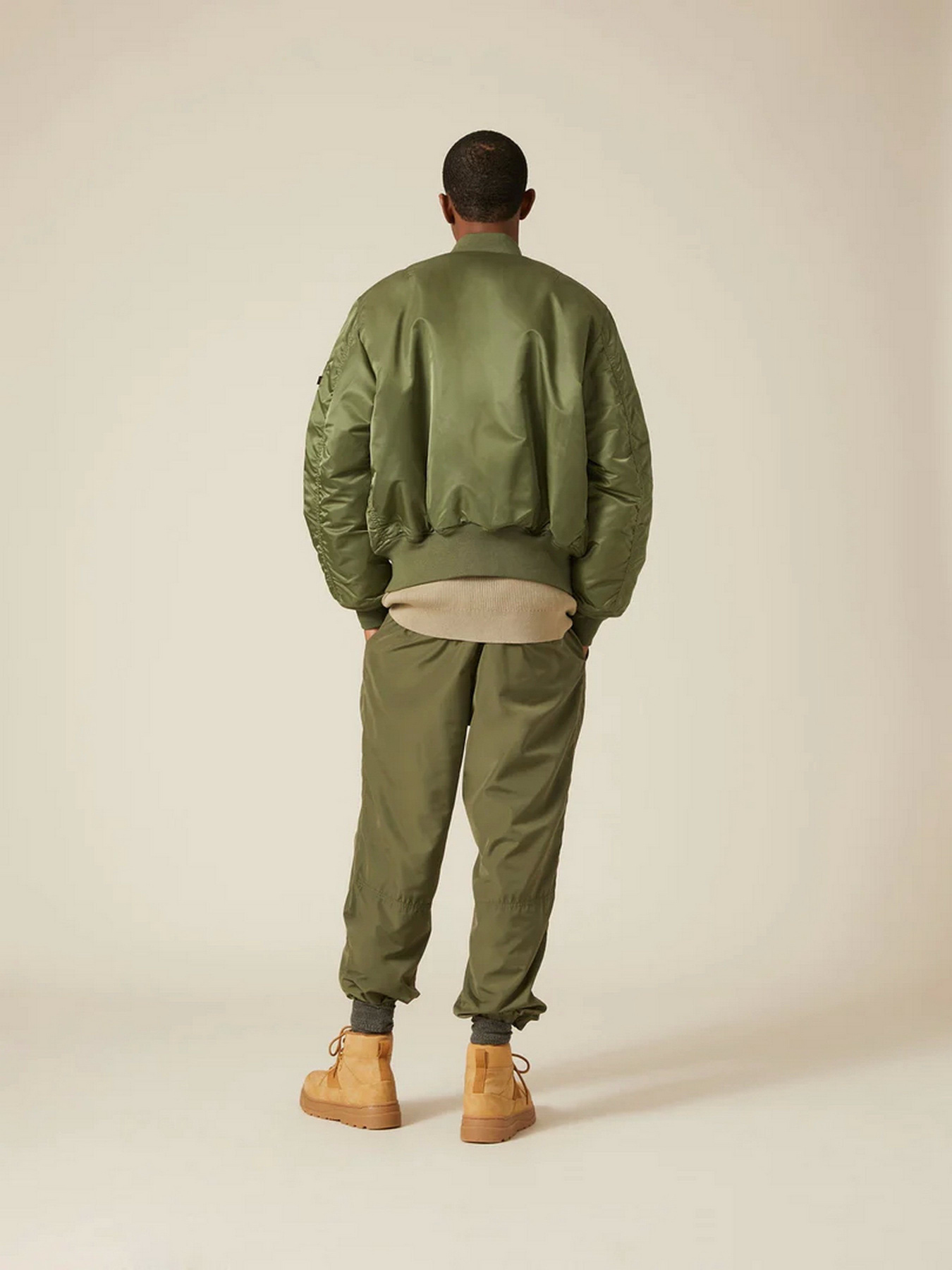 Бомбер Alpha Industries Ma-1 модель MJM21000C1_310 Фото