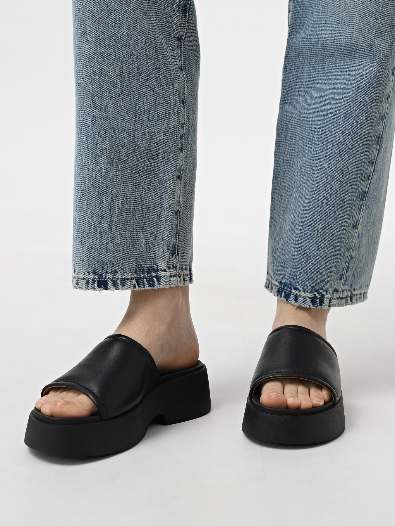 Шлепанцы Camper Tasha модель K201664-001 Шлепанцы Camper Tasha модель K201664-001 Фото