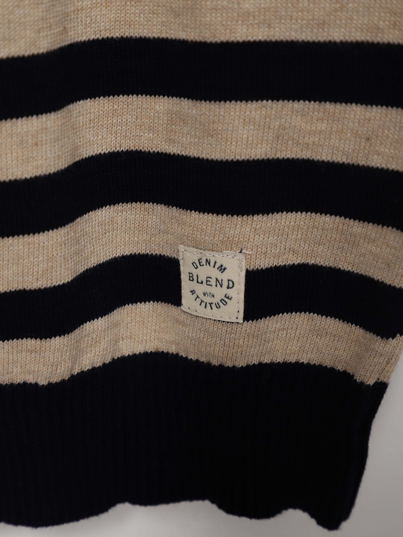 Джемпер Blend модель 20710209_бежевий з т.синім Фото