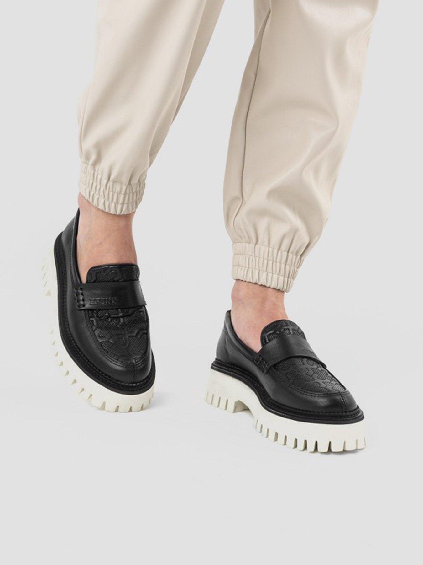 Лоферы Bronx модель 66376-AE-01 Фото