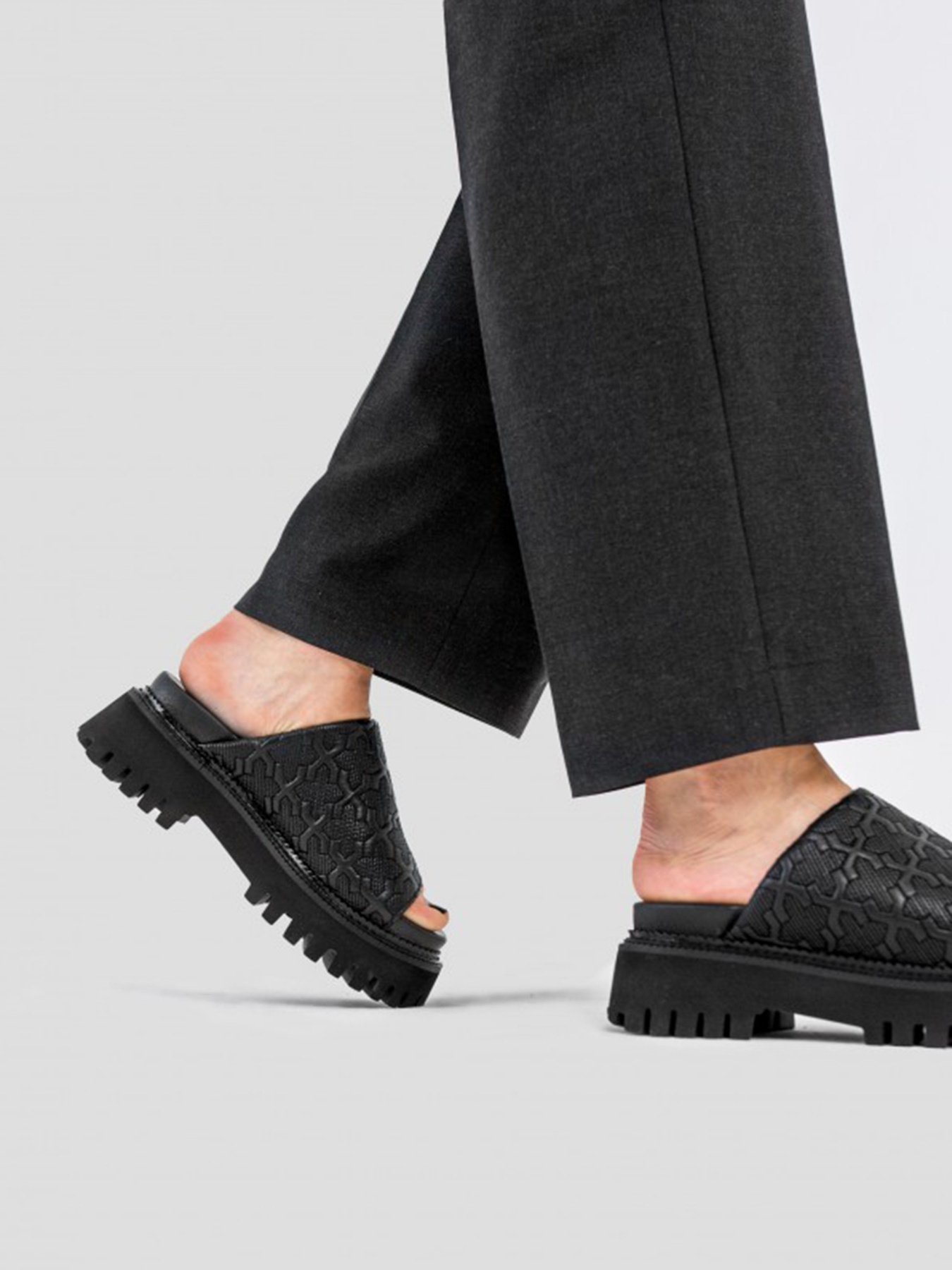 Шльопанці Bronx модель 84906-E-01 Фото