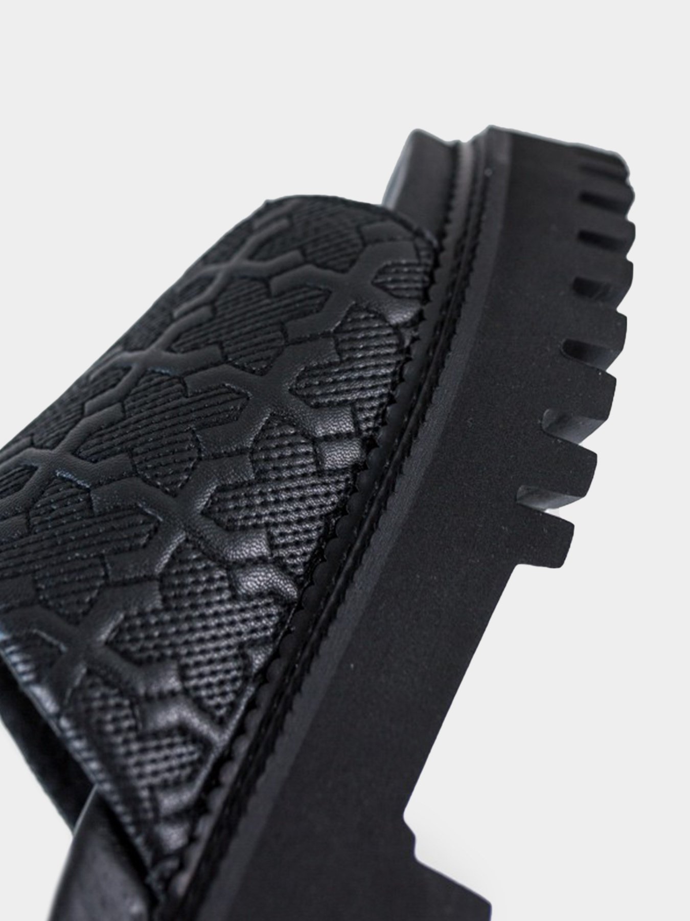 Шлепанцы Bronx модель 84906-E-01 Фото