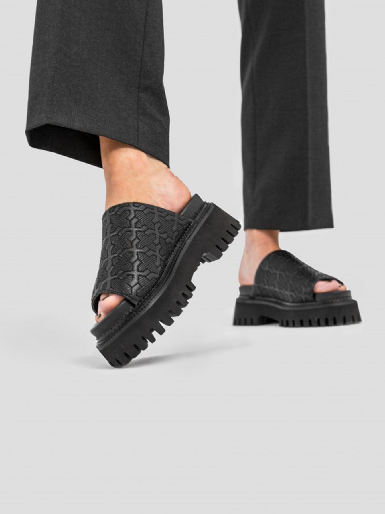 Шлепанцы Bronx модель 84906-E-01 Фото