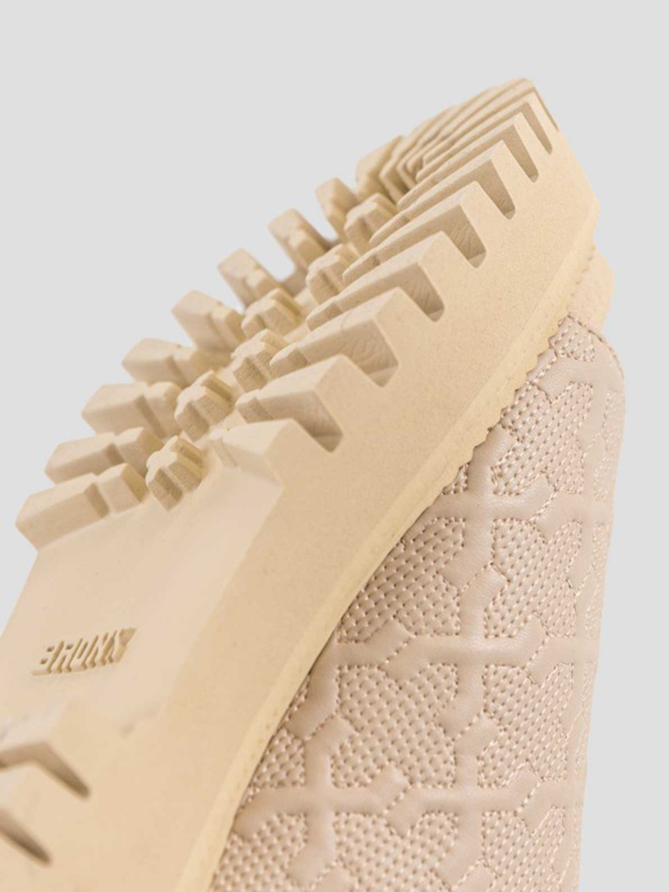 Шльопанці Bronx модель 84906-E-25 Фото