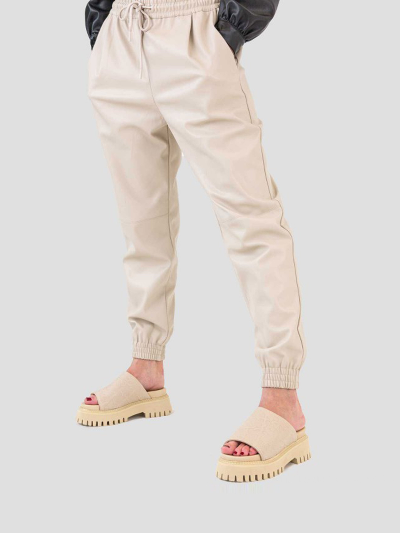 Шлепанцы Bronx модель 84906-E-25 Фото