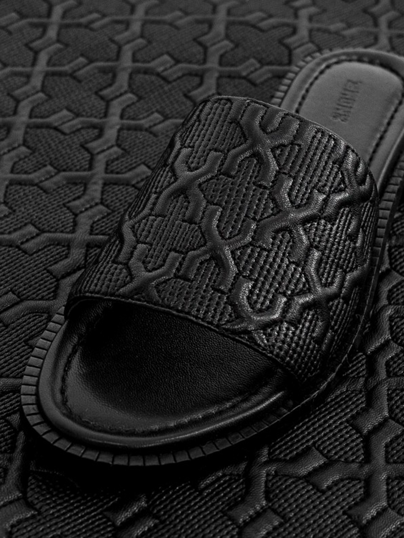 Шлепанцы Bronx модель 84902-DE-01 Фото