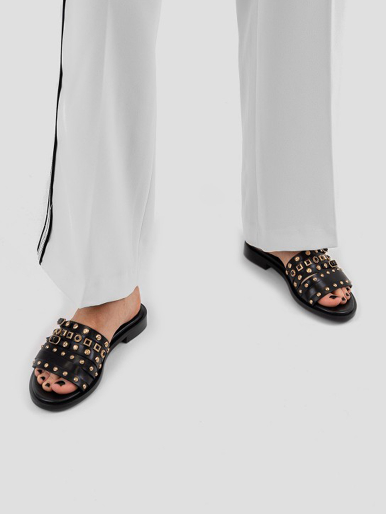 Шлепанцы Bronx модель 84821-AA-01 Фото