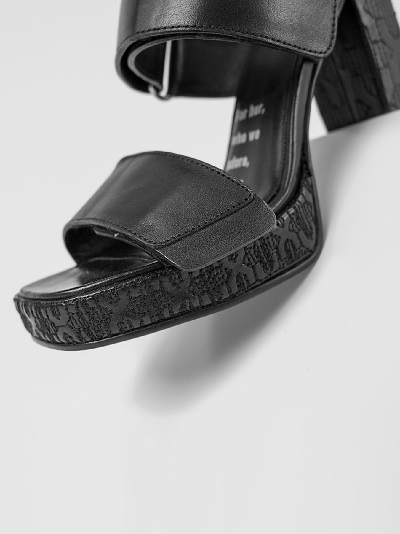 Босоніжки Bronx New-Renee модель 84922-GE-01 Босоніжки Bronx New-Renee модель 84922-GE-01 Фото