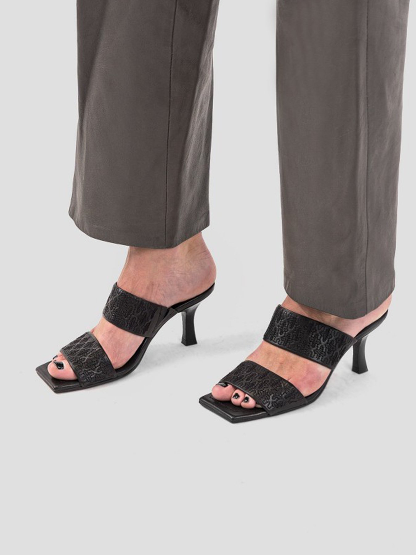 Мюли Bronx модель 84876-DE-01 Фото