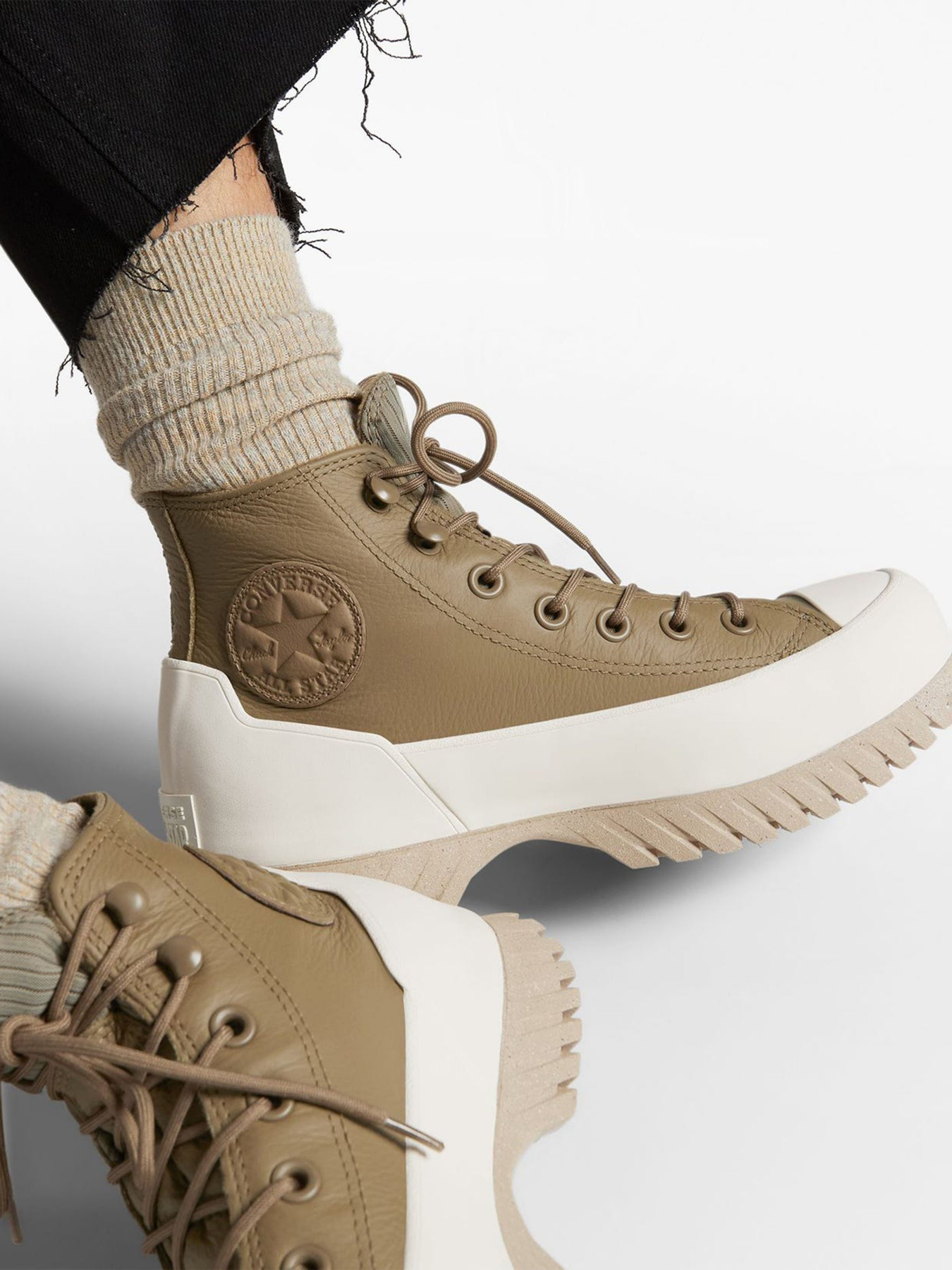 Кеды высокие CONVERSE Chuck Taylor All Star Lugged 2.0 CC модель A04634C Кеды высокие CONVERSE Chuck Taylor All Star Lugged 2.0 CC модель A04634C Фото