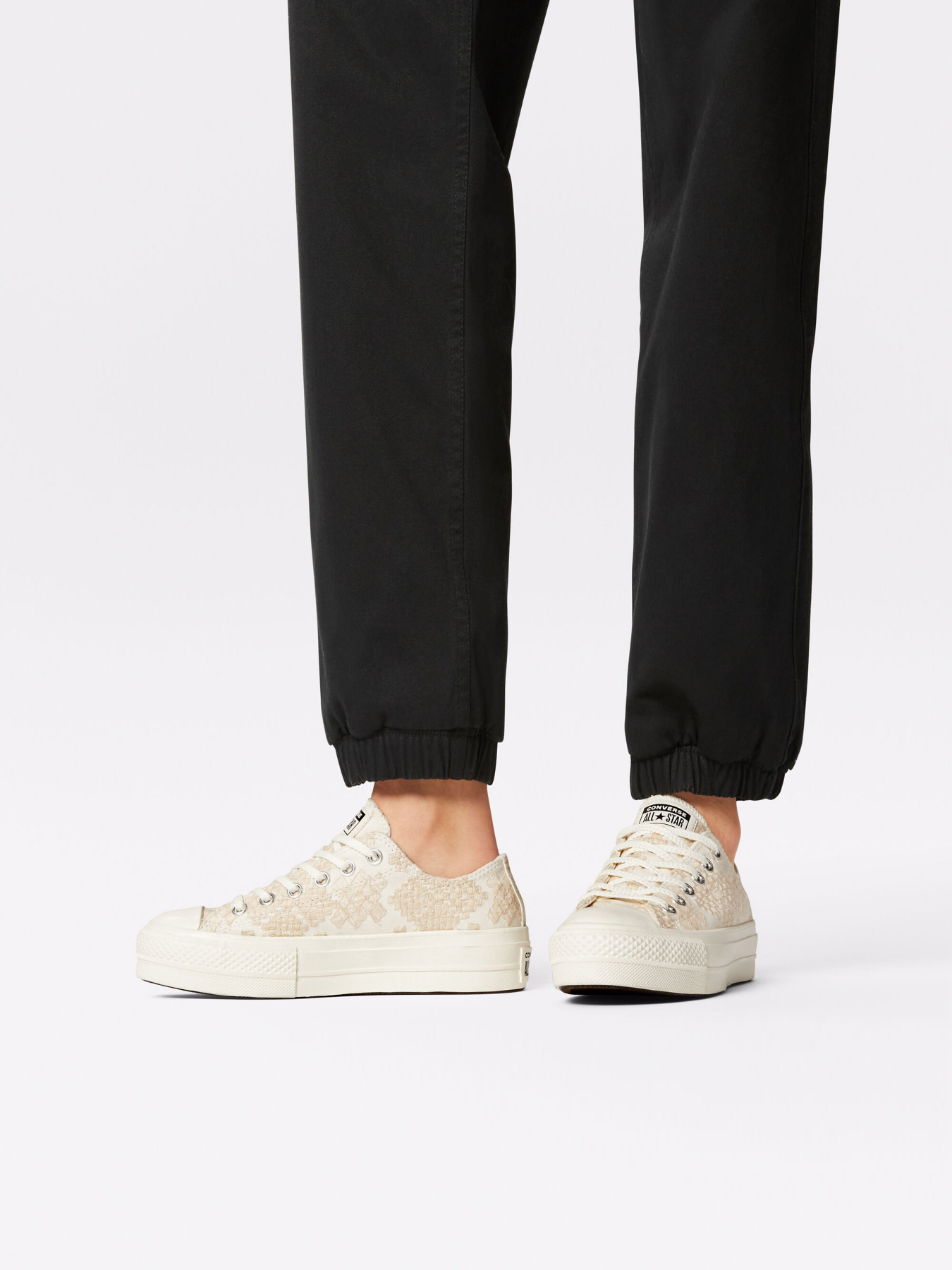 Кеды низкие CONVERSE Chuck Taylor All Star Lift Festival Broderie модель A02225C Фото