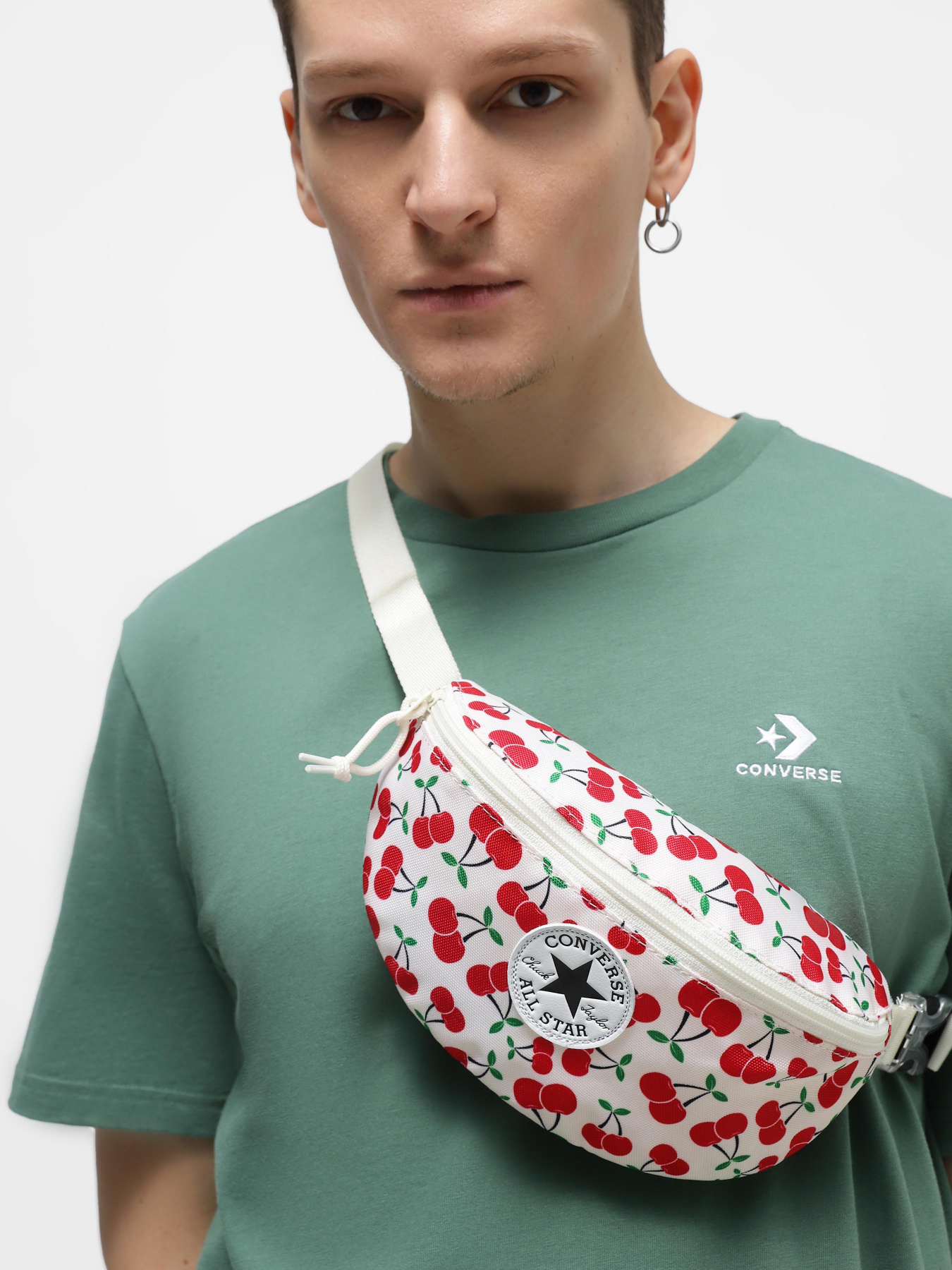 Поясная сумка CONVERSE CHERRY AOP SLING модель 10026019-286 Фото