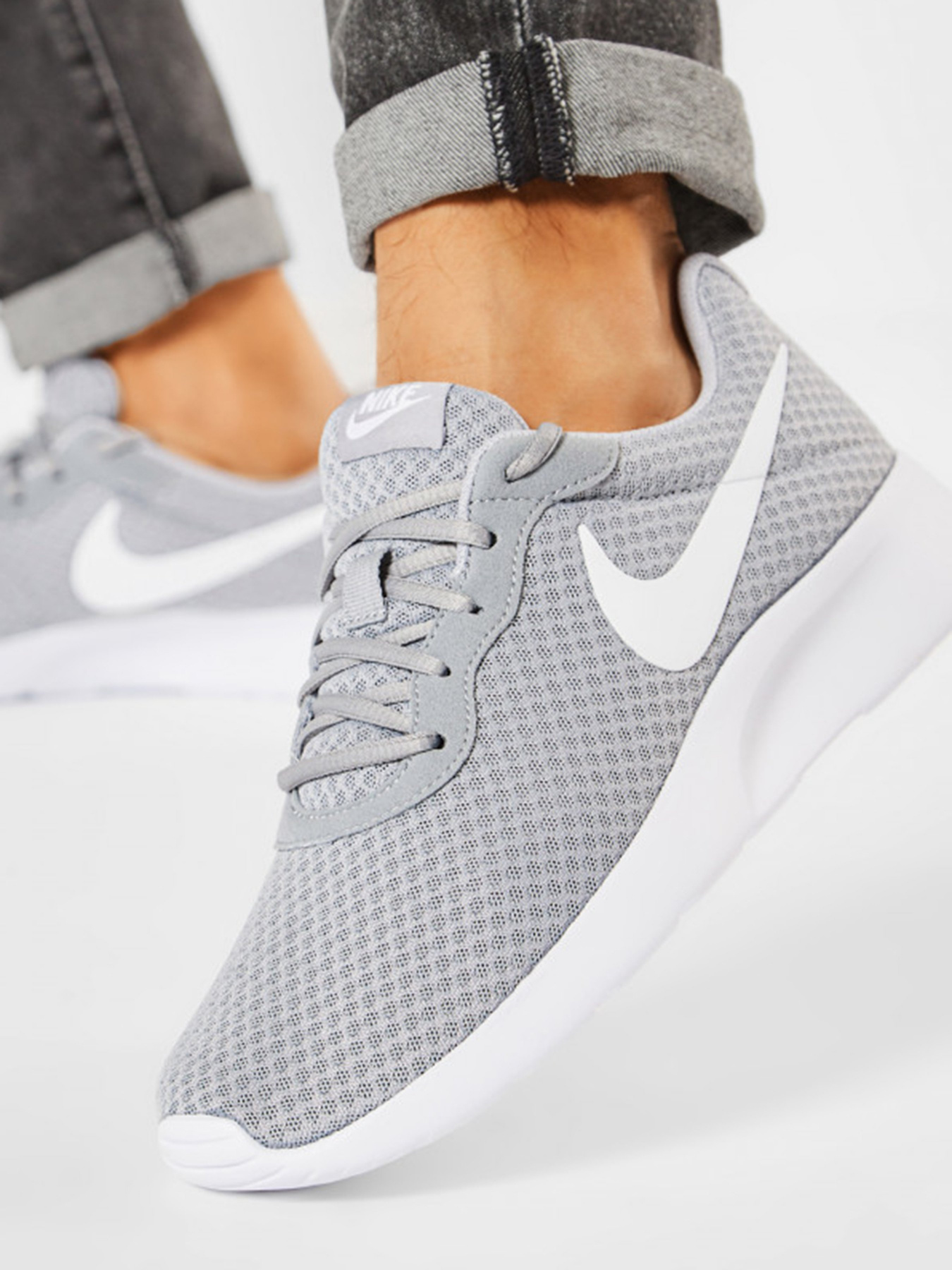 Кроссовки повседневные NIKE TANJUN AS модель 812654-010 Кроссовки повседневные NIKE TANJUN AS модель 812654-010 Фото