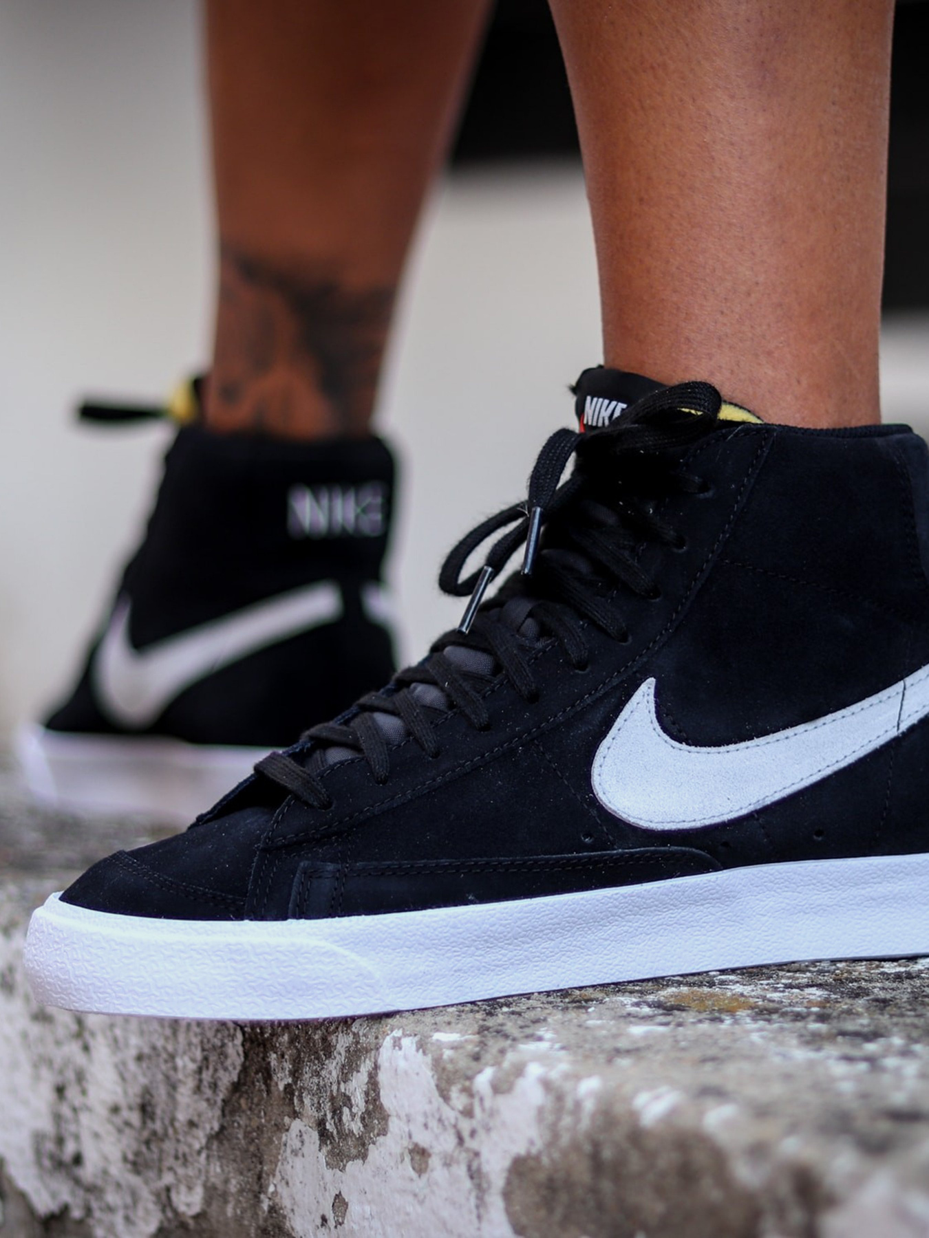 Кеды высокие NIKE BLAZER MID 77 SUEDE модель CI1172-005 Кеды высокие NIKE BLAZER MID 77 SUEDE модель CI1172-005 Фото