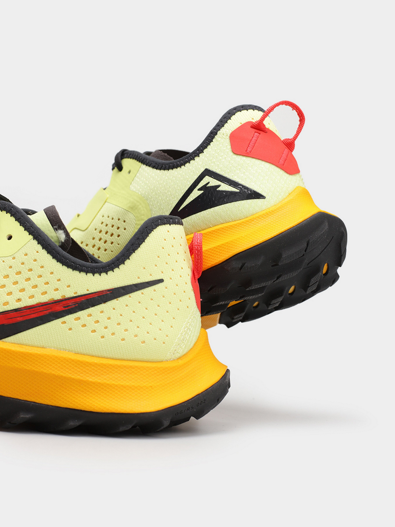 Кроссовки для бега NIKE Air Zoom Terra Kiger 7 модель CW6062-300 Фото