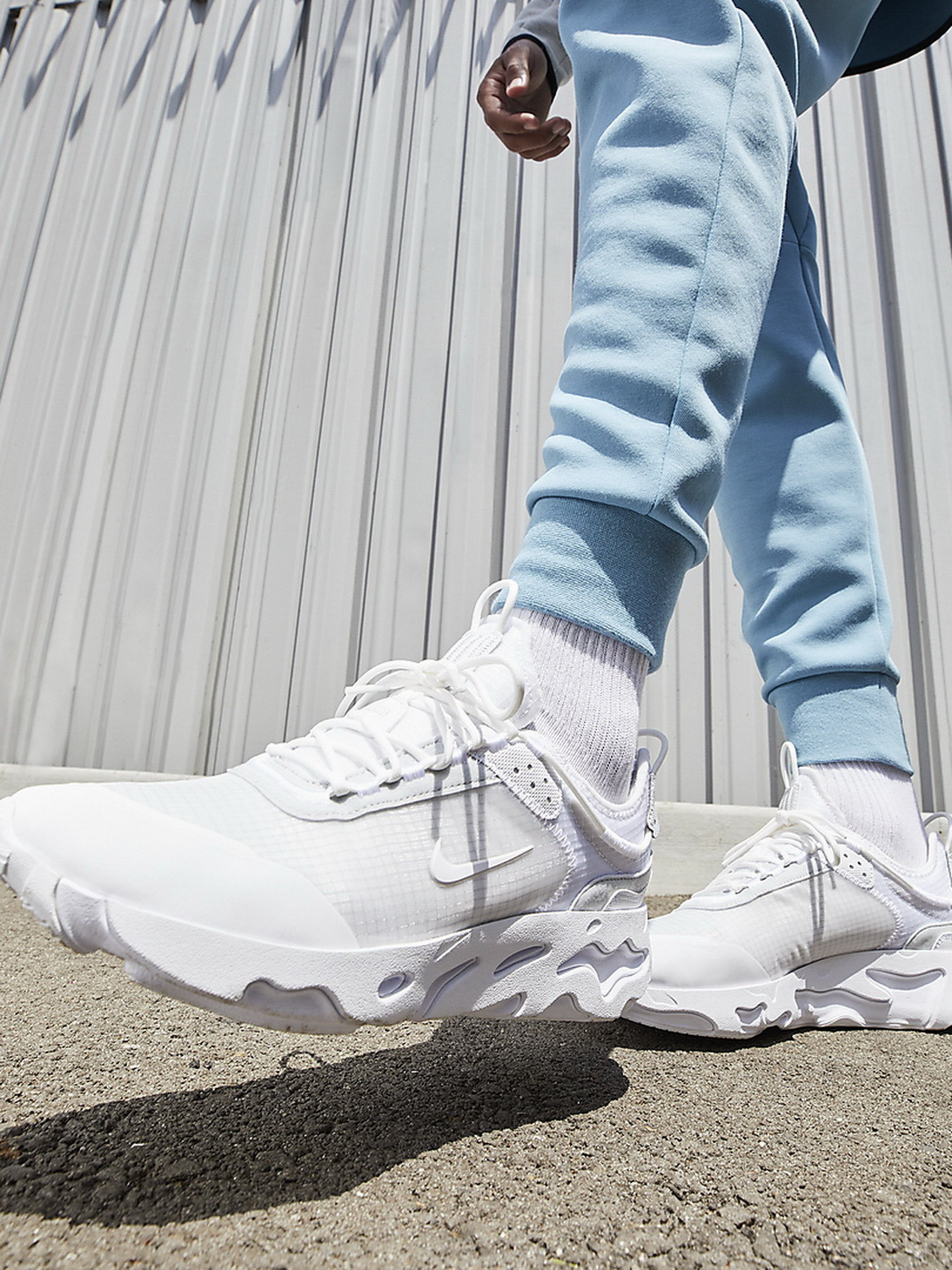 Кроссовки для бега NIKE React Live модель CV1772-101 Фото