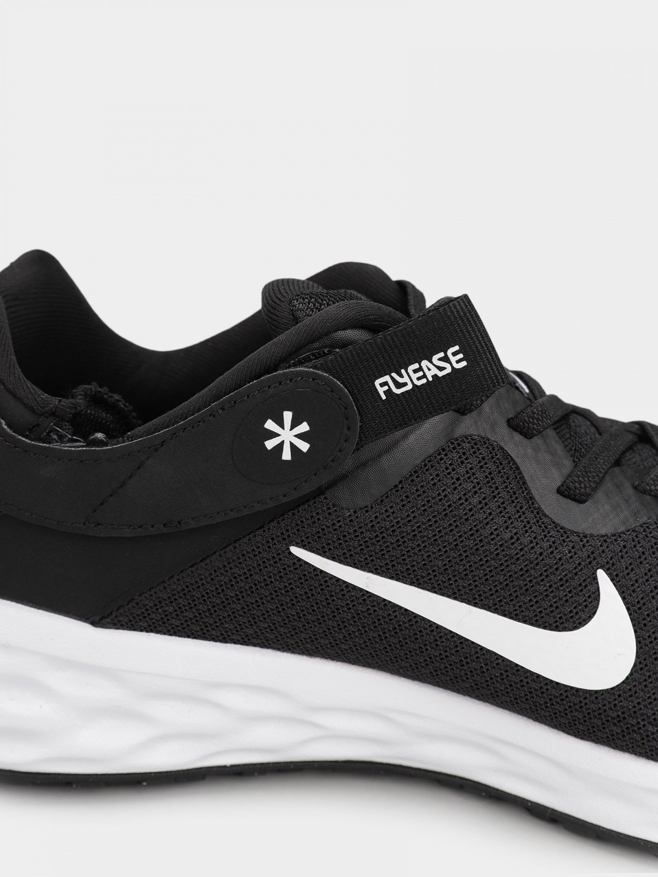 Кросівки для бігу NIKE REVOLUTION 6 FLYEASE NN модель DC8992-003 Фото