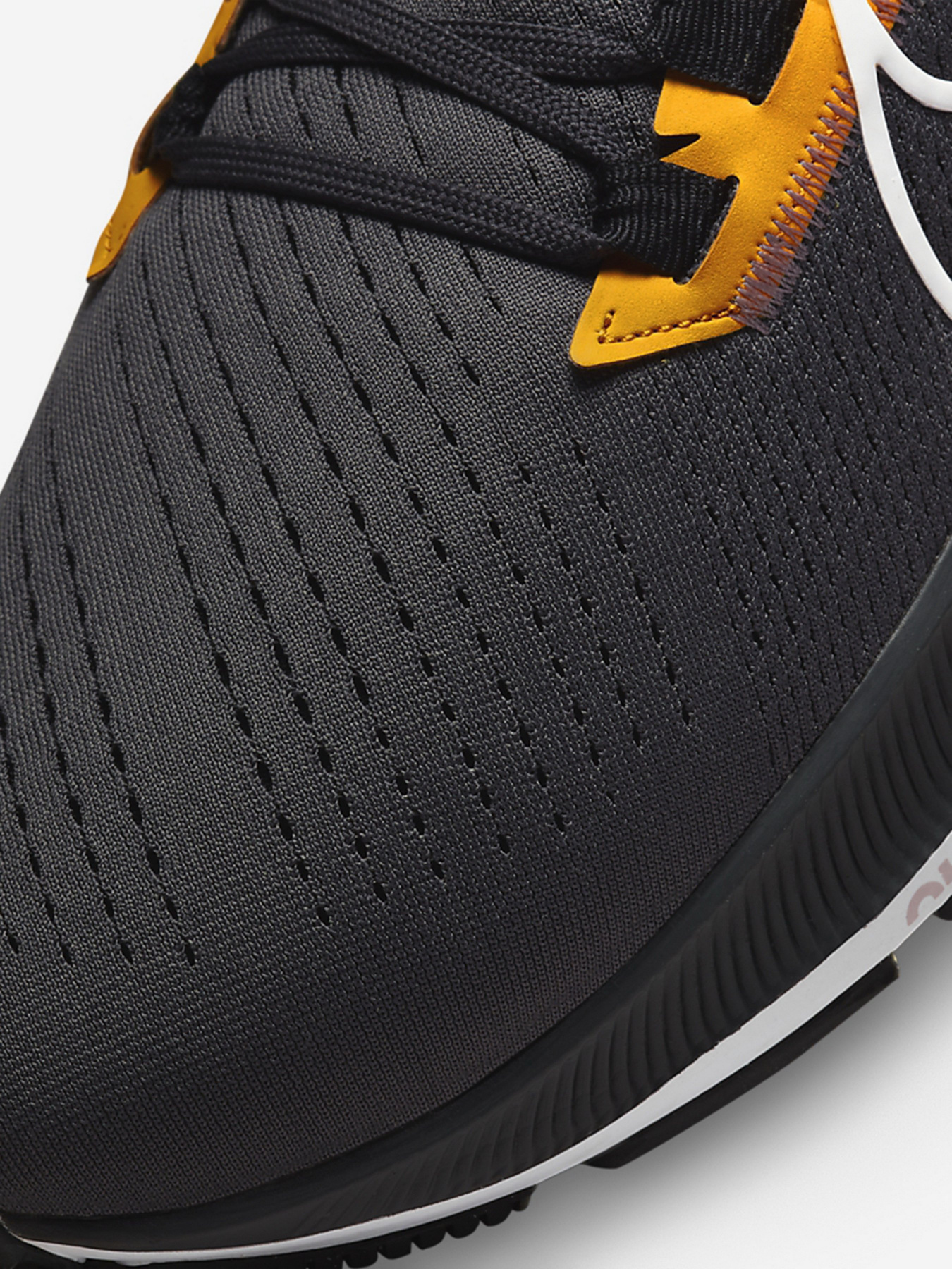 Кросівки для бігу NIKE Air Zoom Pegasus 38 модель CW7356-010 Фото