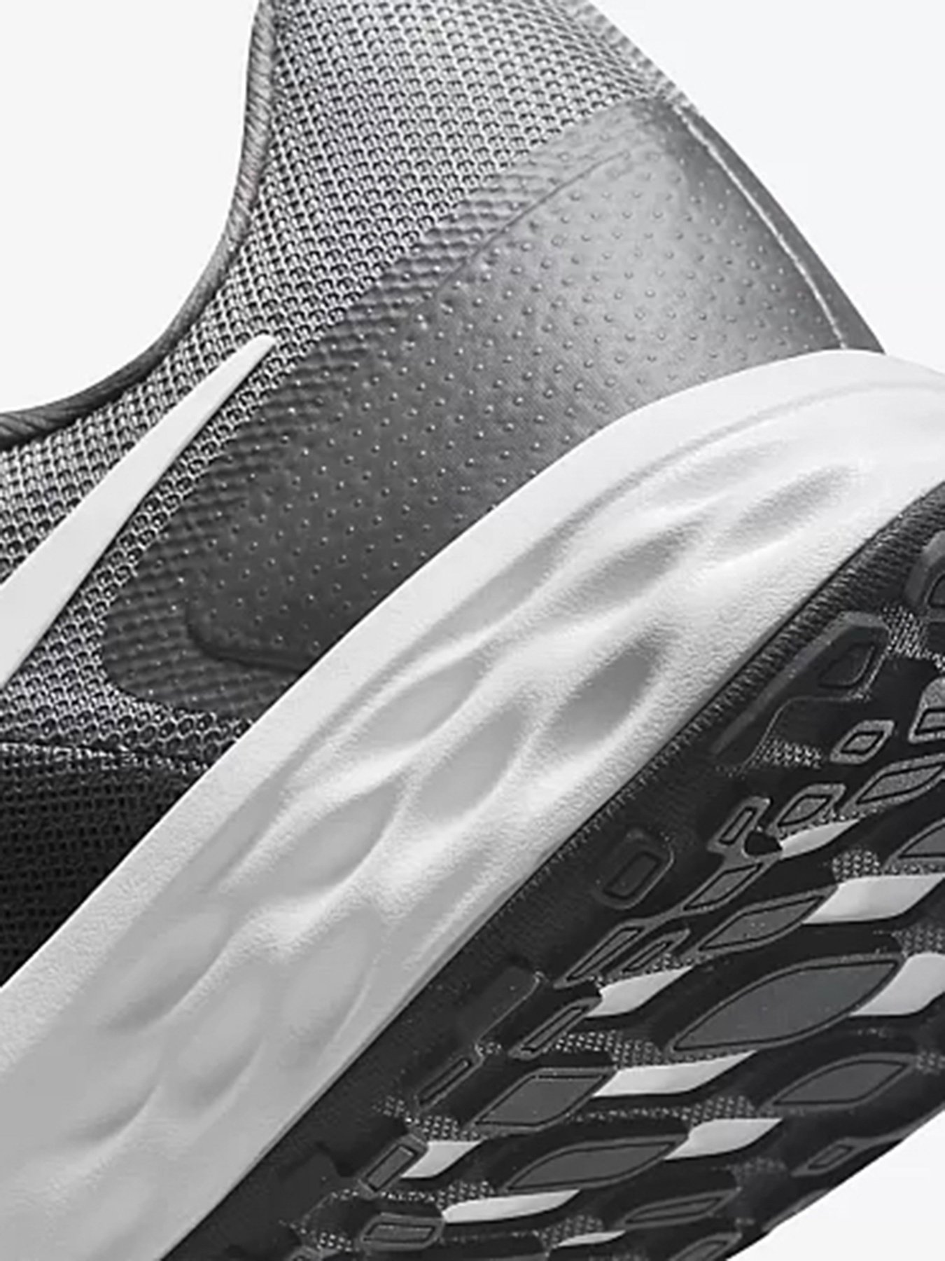 Кроссовки для бега NIKE Revolution 6 модель DC3728-004 Кроссовки для бега NIKE Revolution 6 модель DC3728-004 Фото