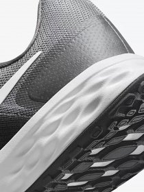 Кроссовки для бега NIKE Revolution 6 модель DC3728-004 Кроссовки для бега NIKE Revolution 6 модель DC3728-004 Фото