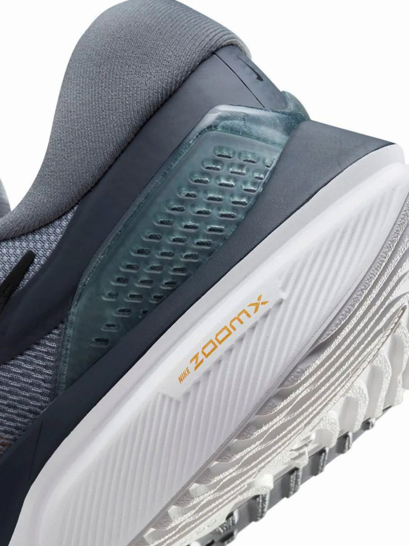 Кроссовки для бега NIKE Air Zoom Vomero 16 модель DA7245-005 Фото