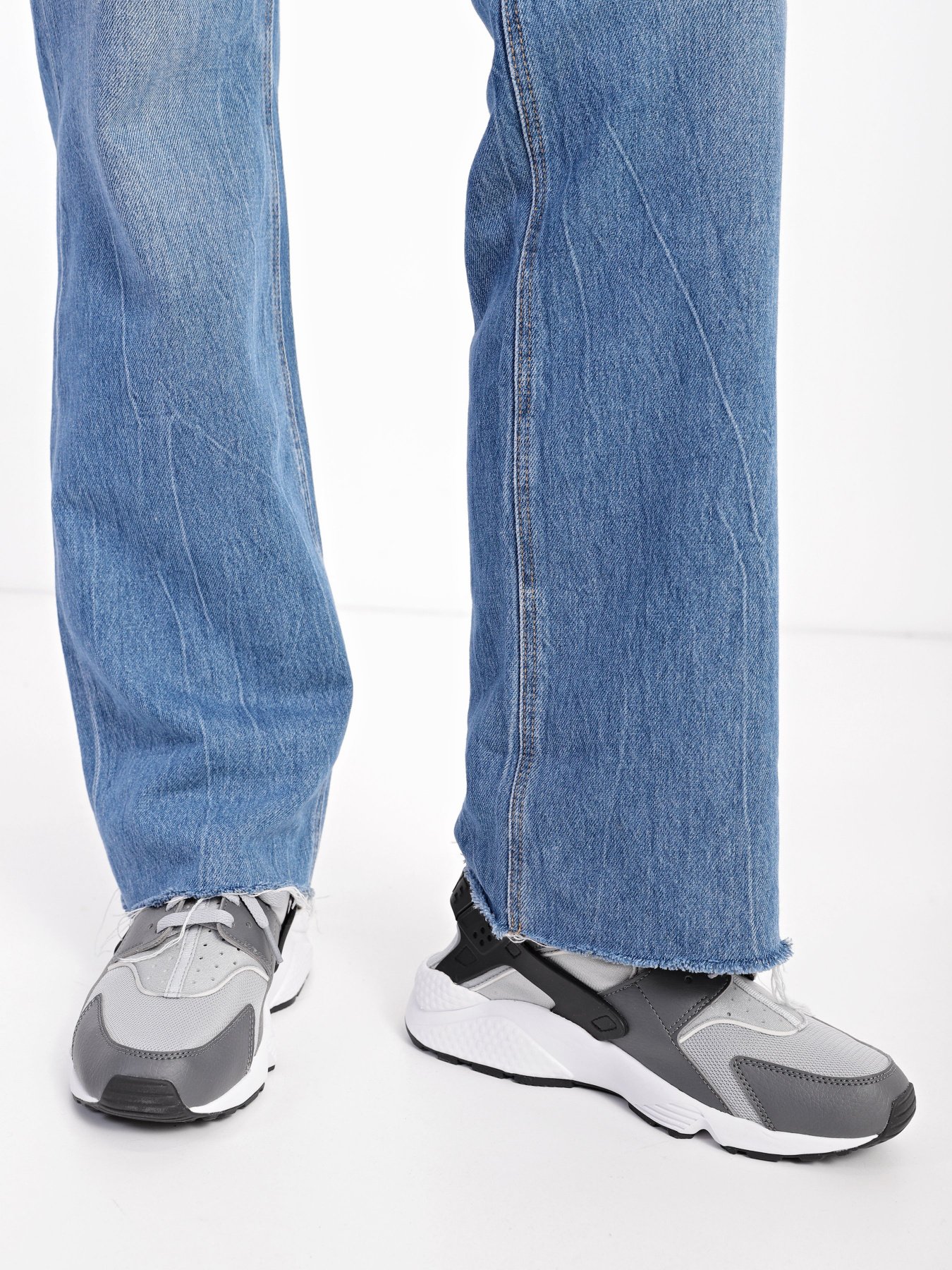 Кросівки NIKE Air Huarache модель DV3504-001 Фото